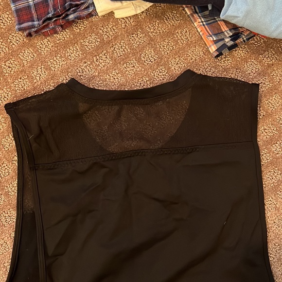 Black Lululemon workout top. Black and Sz 8 - Picture 5 of 5